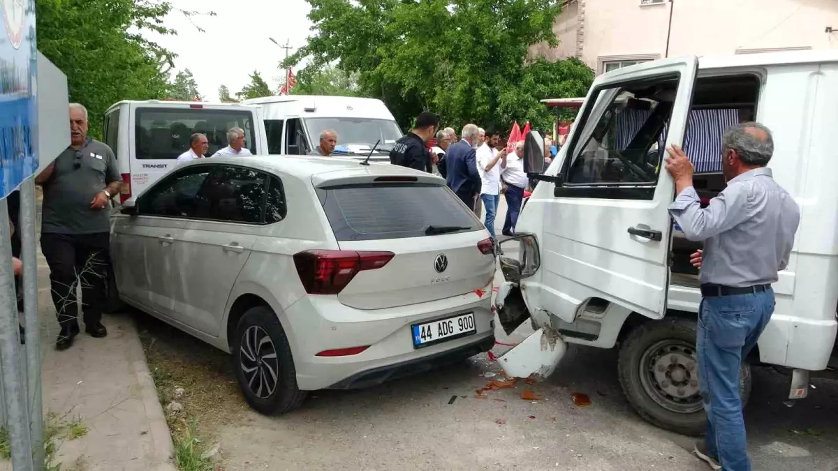 Malatya'da dört aracın karıştığı trafik kazasında 1 kişi yaralandı