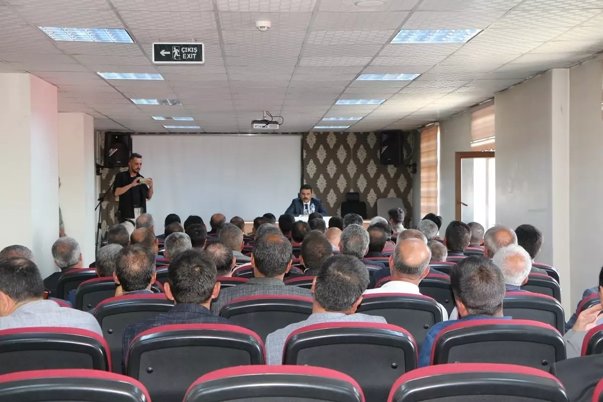 Karlıova Kaymakamı Tufan Bağır Gilan Başkanlığında Muhtarlarla Tanışma ve İstişare Toplantısı Yapıldı