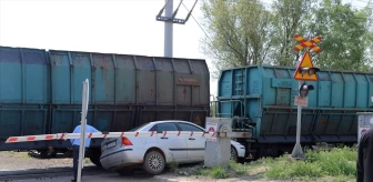 Kayseri'de Yük Treni Otomobile Çarptı: Bir Yaralı