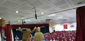 Çiçekdağı Mesleki ve Teknik Anadolu Lisesi öğrencileri deprem konulu tiyatro oyunu sergiledi