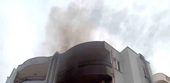 Mersin'de 3 Katlı Binada Yangın: 1 Kişi Yaralandı