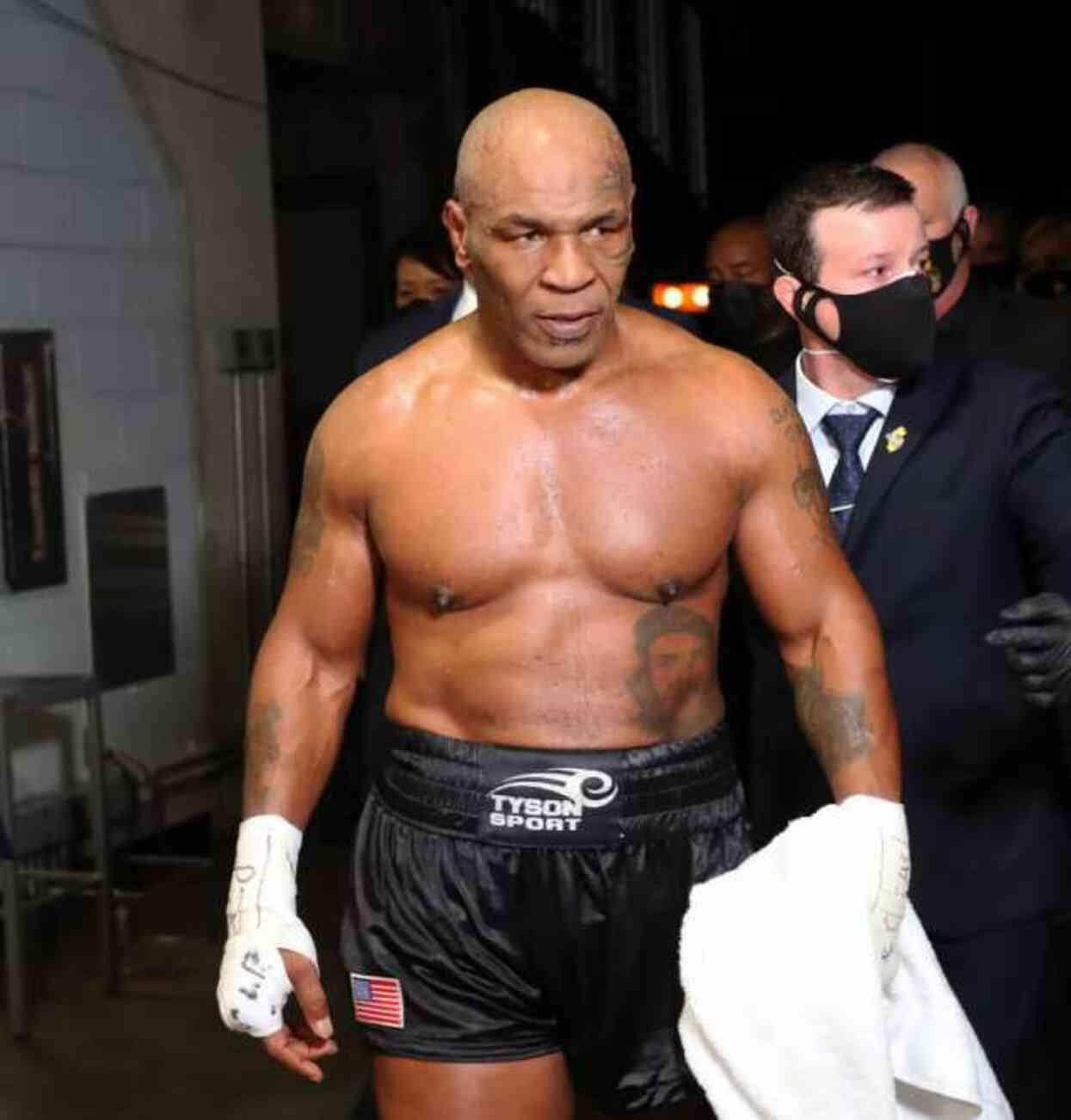 Mike Tyson ve fenomen Jake Paul ne zaman dövüşecek? Mike Tyson ve fenomen Jake Paul ne zaman dövüşecek?