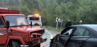 Sinop'ta kamyonetle otomobilin çarpıştığı kazada 6 kişi yaralandı