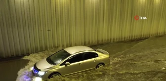 Ankara'da Sağanak Yağmur Ev ve İş Yerlerini Su Bastı
