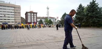 Kırıkkale'de İşçiler 1 Mayıs'ta Kutlama Yaparken Bazı Çalışanlar İş Başında