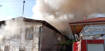 Burdur'da Depo Yangınında Evlere Hasar