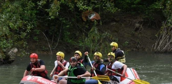 Düzce Belediyesi 1 Mayıs'ta belediye çalışanlarına rafting etkinliği düzenledi