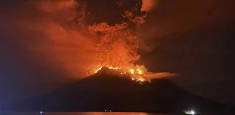 Endonezya'da yanardağ felaketi büyüyor! 12 bin kişi için tahliye kararı