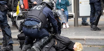Paris'te 1 Mayıs! Polisten göstericilere çok sert müdahale