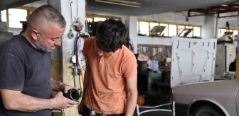 Kozan'da oto tamir ustaları: İşçi bayramı ama işçi yok