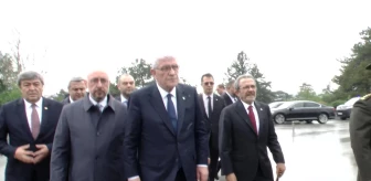 İYİ Parti Genel Başkanı Anıtkabir'i Ziyaret Etti
