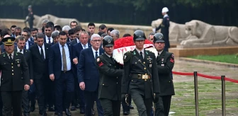 İYİ Parti Genel Başkanı Müsavat Dervişoğlu Anıtkabir'i Ziyaret Etti