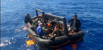 İzmir'de 22'si çocuk 60 düzensiz göçmen kurtarıldı