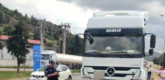 Burdur-Isparta karayolunda otomobile çekici çarptı, 1 çocuk yaralandı