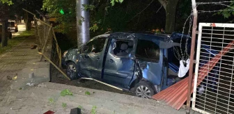 İzmit'te Hafif Ticari Araç Kazası: Sürücü Yaralandı