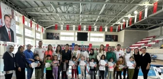 Kütahya'da Çocuklar Yarı Olimpik Yüzme Havuzunda Eğitim Alıyor