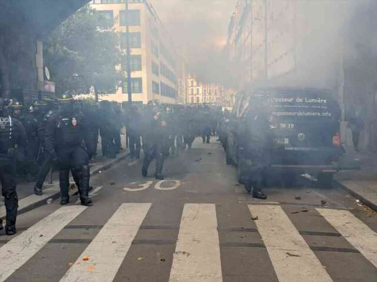 Paris'teki 1 Mayıs Gösterilerinde Polis Müdahalesi