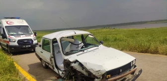 Siverek'te Otomobil ve Pikap Çarpıştı: 3 Yaralı