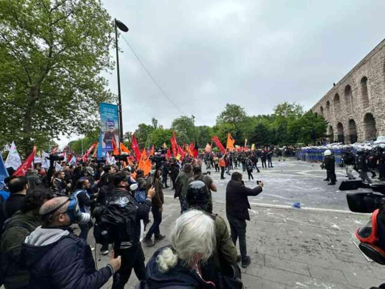 Saraçhane'de arbede! Polis Taksim yürüyüşüne izin vermedi, ortalık karıştı