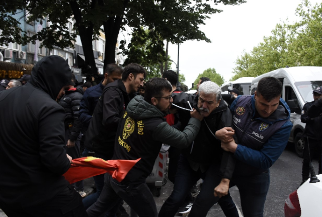 Taksim'e yürümek isteyen gruplara polis müdahalesi! Çok sayıda kişi gözaltına alındı
