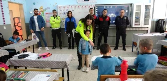 Bitlis'te Polis Ekipleri Okulları Ziyaret Ederek Öğrencilere Polis Mesleğini Tanıttı