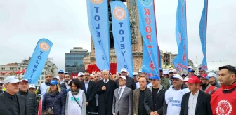 TÜRK-İŞ 1 Mayıs'ta Kazancı Yokuşu'na karanfil bıraktı