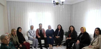 Düzce Valisi Selçuk Aslan'ın eşi Pınar Aslan, Şehit Ramazan Gönül'ün ailesini ziyaret etti