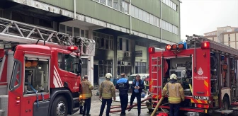 Başakşehir'de iş yerinde çıkan yangın itfaiye ekiplerinin müdahalesiyle söndürüldü