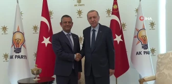 Cumhurbaşkanı Erdoğan ile CHP Genel Başkanı Özel'in görüşmesi başladı