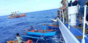 Filipinler, Çin'in Filipinler gemilerine tazyikli su sıkmasını protesto etti