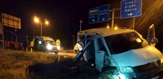 Konya'da midibüs ve panelvan aracının çarpışması sonucu 24 kişi yaralandı