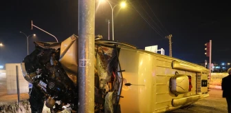 Konya'da Midibüsle Panelvan Çarpıştı: 24 Yaralı