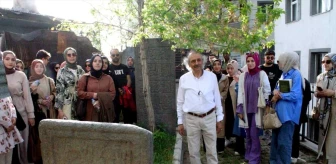 Prof. Dr. Ömer Özden, Erzurum'daki tarihi mekanlarda ders işliyor