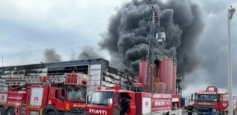Aksaray'da Atık Yağ Geri Dönüşüm Fabrikasında Çıkan Yangın Kontrol Altına Alındı