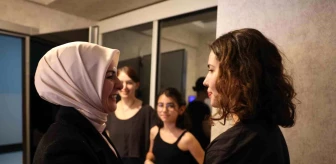Bakan Göktaş, şehit kızı Elif Naz Öztürk'ü evinde ziyaret etti