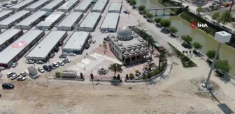 Depremde minaresi yıkılan camide ibadet devam ediyor