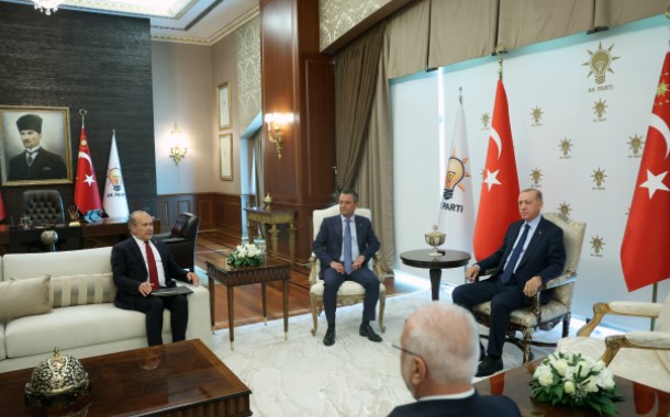 Cumhurbaşkanı Erdoğan ve Özgür Özel görüşmesinde koltuk neden boştu? Boş koltuk olayı ne?