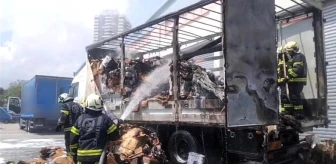 Denizli'de MNG Kargo'ya ait kamyon yangınında yüzlerce kargo küle döndü