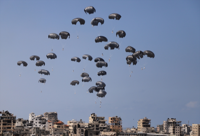 Gazze'ye yardım götüren paraşütler insanların üzerine düştü: Çok sayıda ölü ve yaralı var