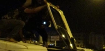 Mersin'de İl Emniyet Müdürlüğüne ait minibüs devrildi, polis yaralandı