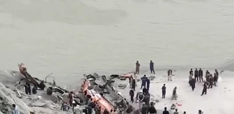 Pakistan'da trafik kazası: 15 ölü, 22 yaralı