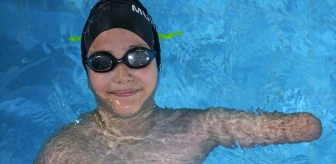 Doğuştan Engelli Para Yüzücü Muhammed Ali Biçer, İlk Turnuvada Başarı Elde Etti