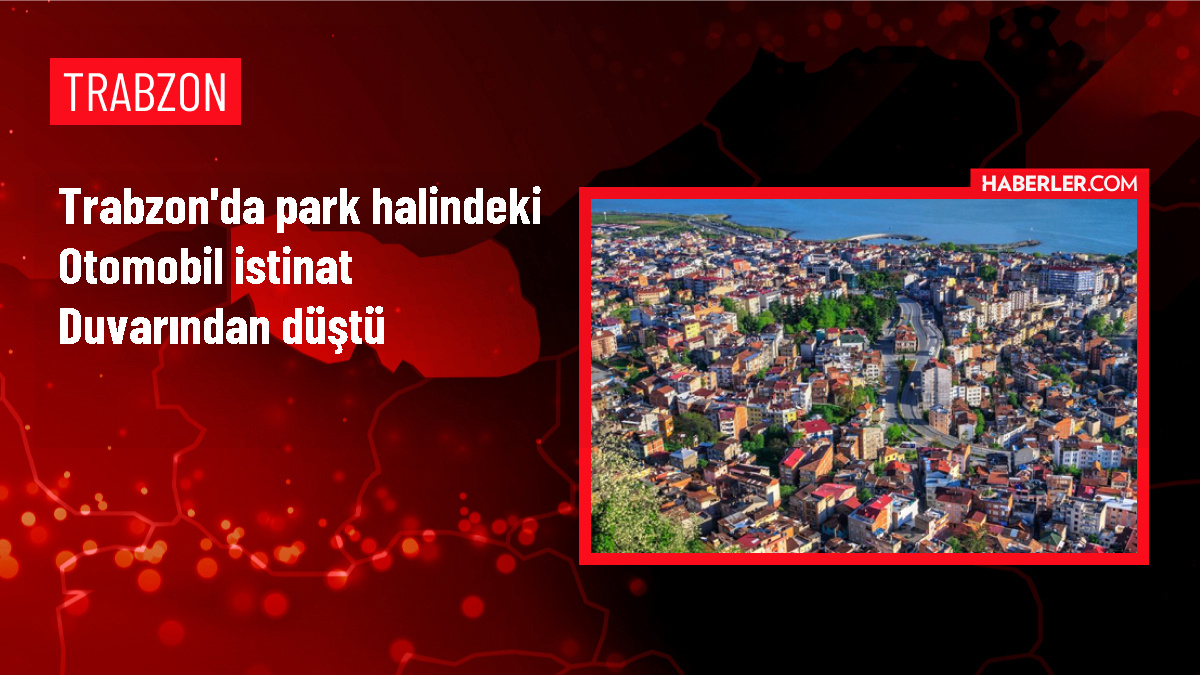 Trabzon'da otomobil istinat duvarından düştü