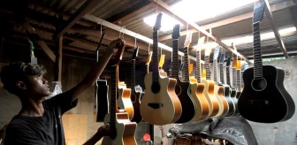 Endonezya'da Gitar Atölyeleri Hayat Buluyor