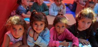 Gazze'deki mülteci çocuklar için çadır okulu kuruldu