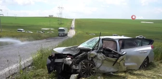 Diyarbakır'da otomobil ile hafif ticari araç çarpıştı: 2 yaralı