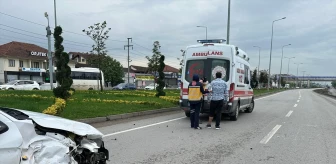 Düzce'de Otomobil Çarpışması: 3 Kişi Yaralandı