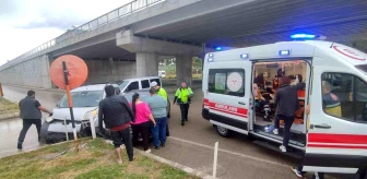 Edirne'de Sanayi Kavşağı'nda Meydana Gelen Kazada 3 Kişi Yaralandı