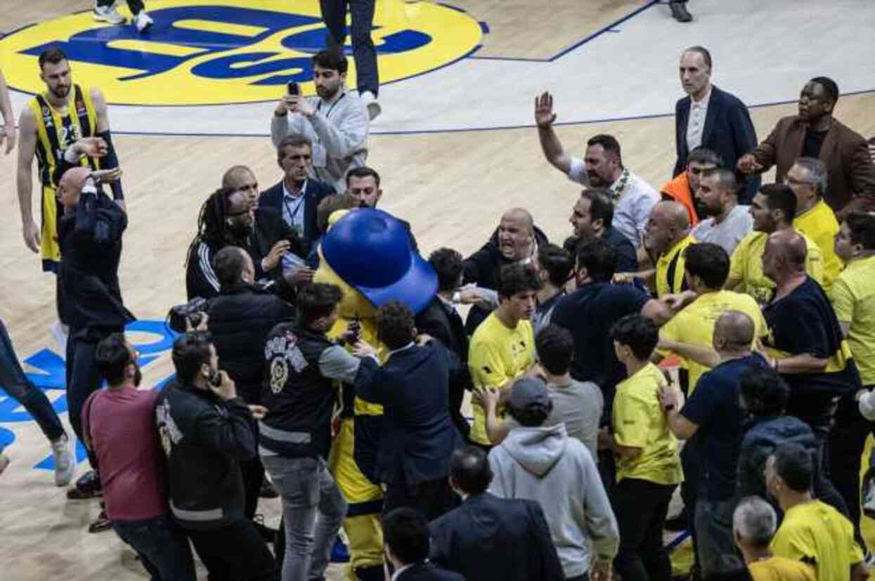 Olayların faturası kesildi! EuroLeague'den Fenerbahçe Beko'ya ceza Olayların faturası kesildi! EuroLeague'den Fenerbahçe Beko'ya ceza