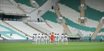TFF 2. Lig Beyaz Grup'ta Bursaspor ve Vanspor FK arasında oynanan maçta Van temsilcisi sahadan çekildi